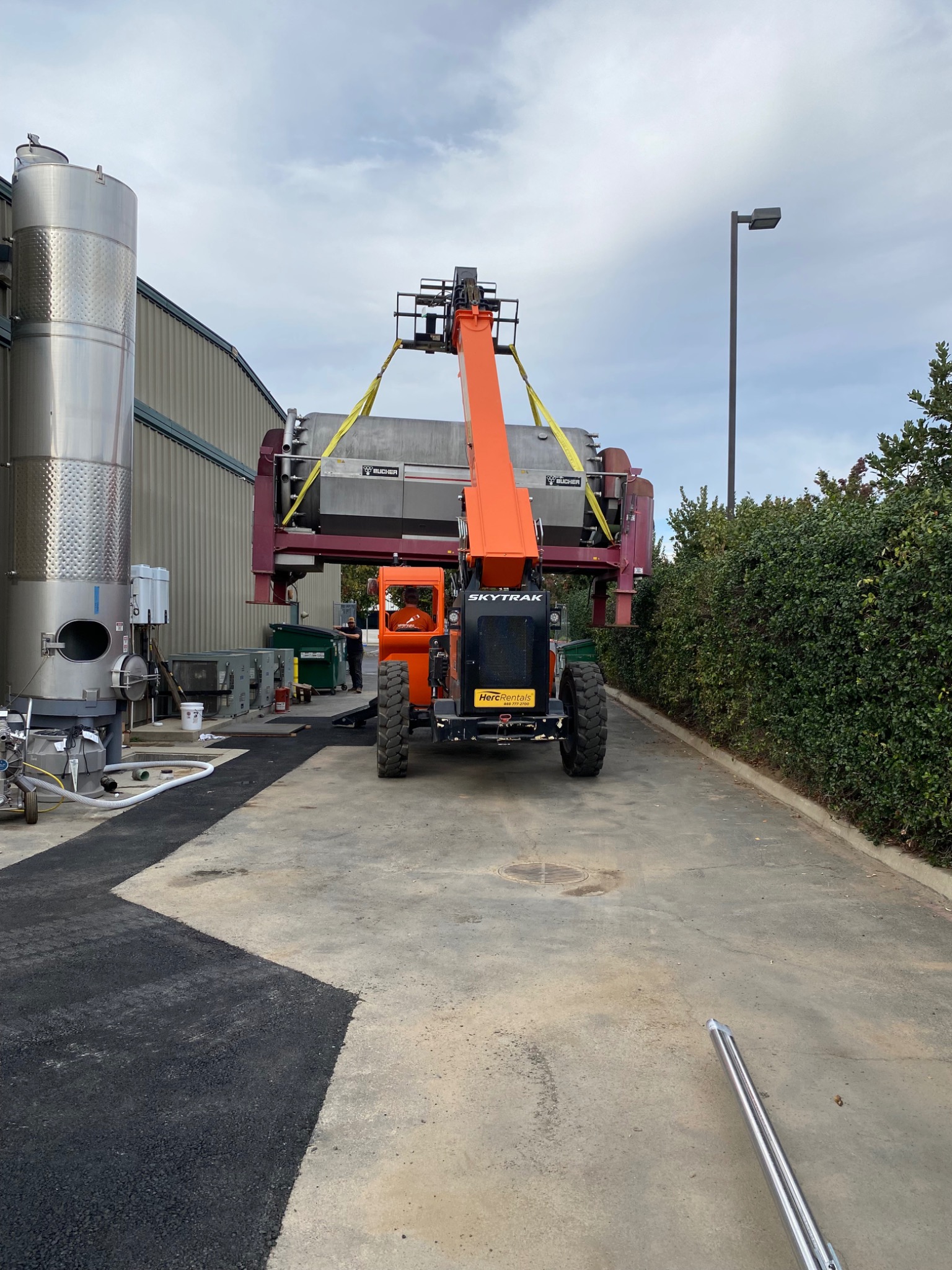 Equipment installation at Nineteen 22 production facility